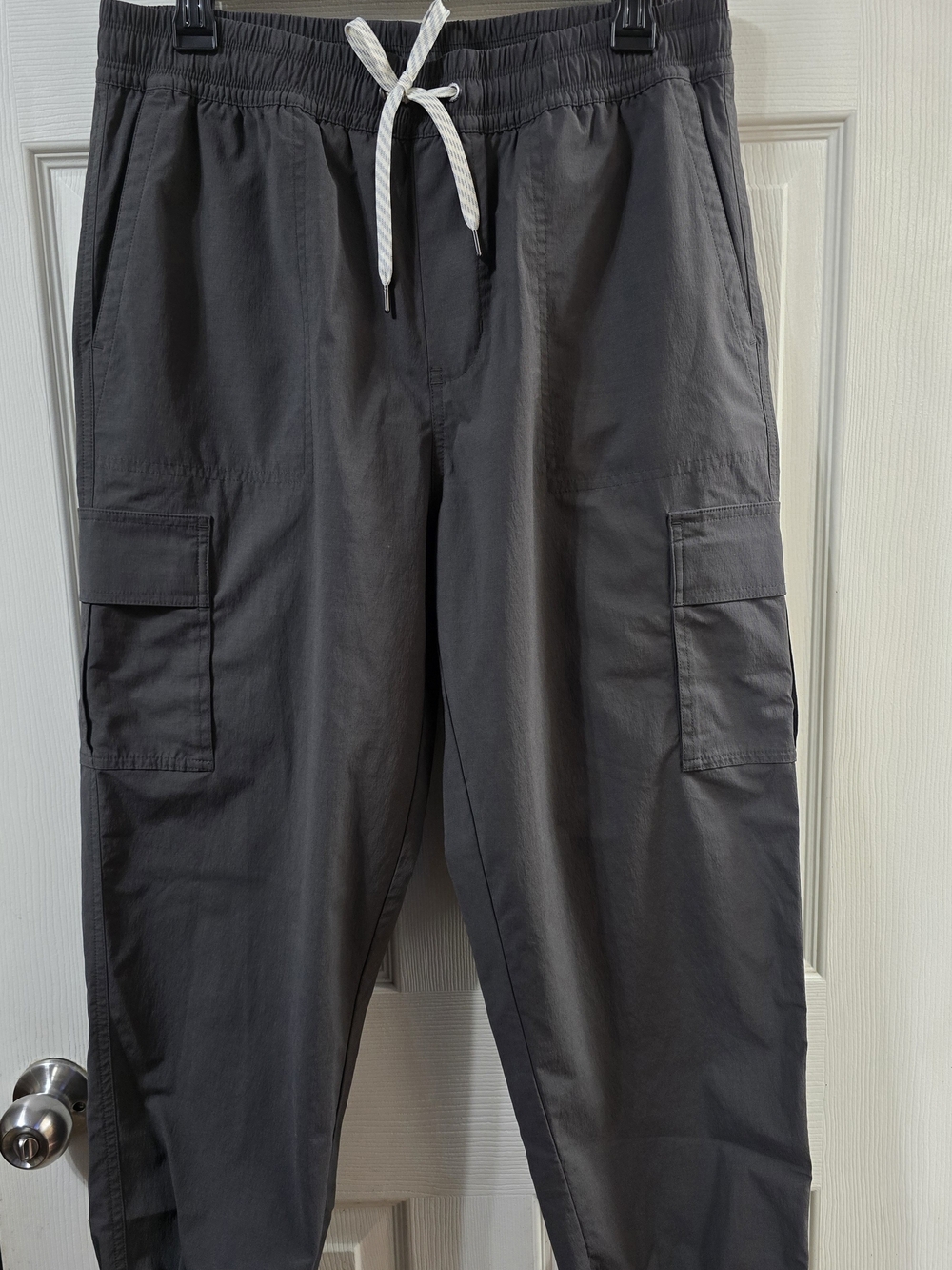 Vuori Womens Birch Joggers in Charcoal with White Drawstring
